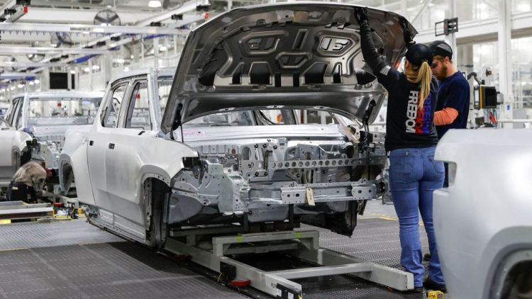 Глава Rivian считает, что электромобильной отрасли нужно в десять раз больше аккумуляторов