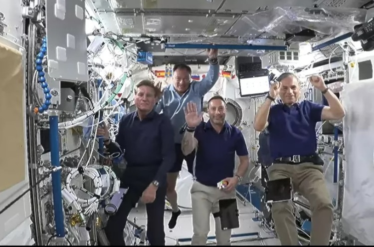  Участники миссии Ax-1 на борту МКС / Источник изображения: Axiom Space 
