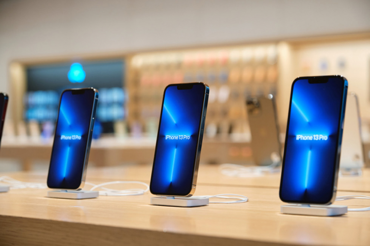 Суд в Бразилии обязал Apple выплатить $1000 покупателю за продажу iPhone без зарядки