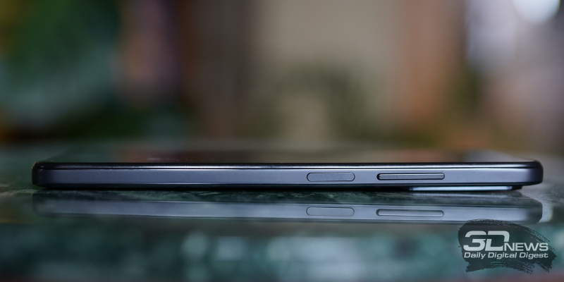  Xiaomi Redmi Note 11, правая грань: клавиша питания со встроенным в нее сканером отпечатков и клавиша регулировки громкости 
