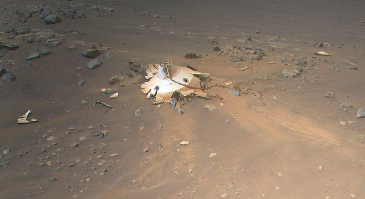Марсианский вертолёт Ingenuity совершил 26 полёт и снял обломки щита спускаемого модуля марсохода Perseverance"
