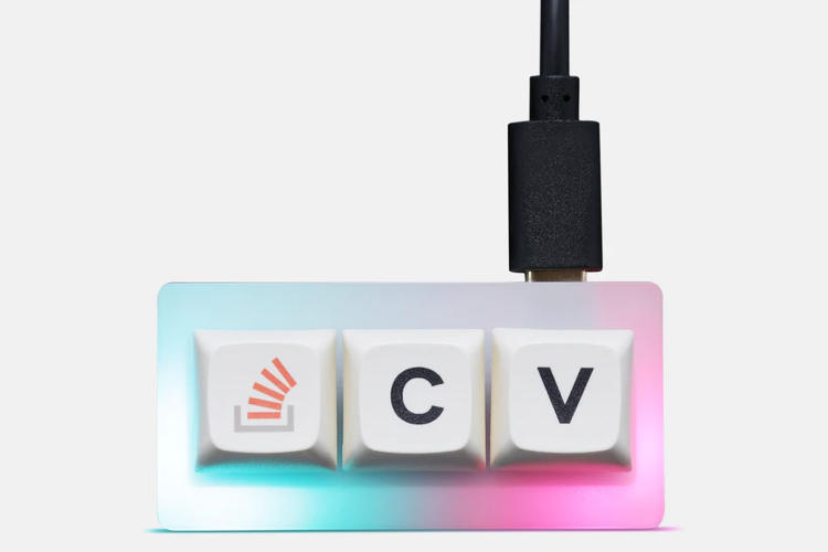 Вышла вторая версия трёхкнопочной клавиатуры Stack Overflow The Key — теперь с RGB-подсветкой"