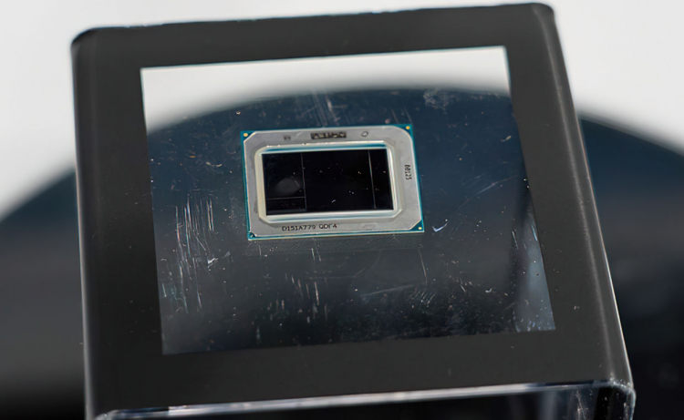 Intel живьём показала мобильные процессоры Meteor Lake из нескольких отдельных кристаллов3