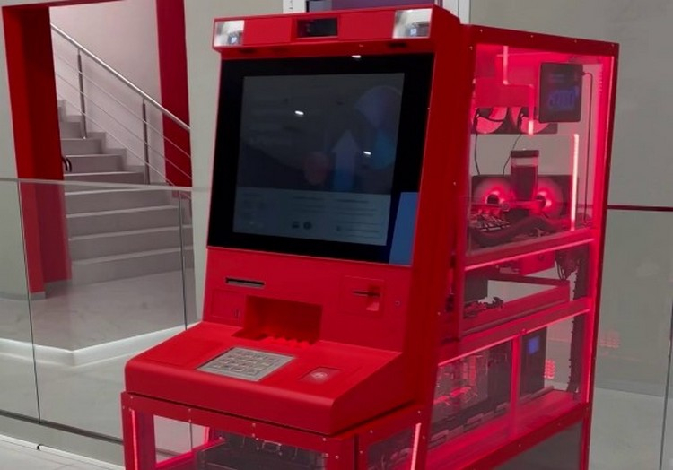 «Альфа-банк» создал прозрачный банкомат с СЖО и RGB-подсветкой