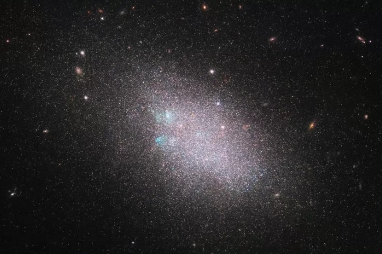  Спиральная карликовая галактика UGC 685 / Источник изображения: ESA / Hubble / NASA 