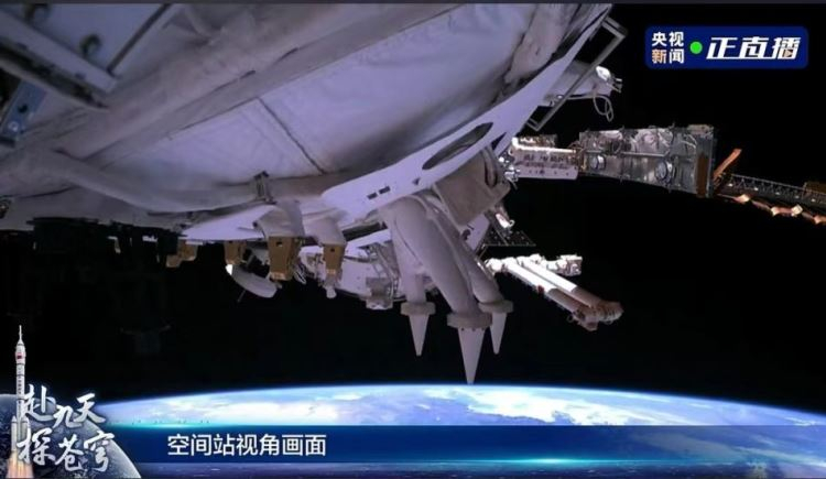 Трое тайконавтов вчера добрались до орбитальной станции «Тяньгун» и проведут там полгода