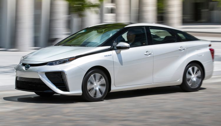 Toyota: мы не спешим с внедрением электромобилей, чтобы дать клиентам свободу выбора"