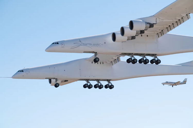 Самый большой в мире самолёт поднялся на максимальную высоту