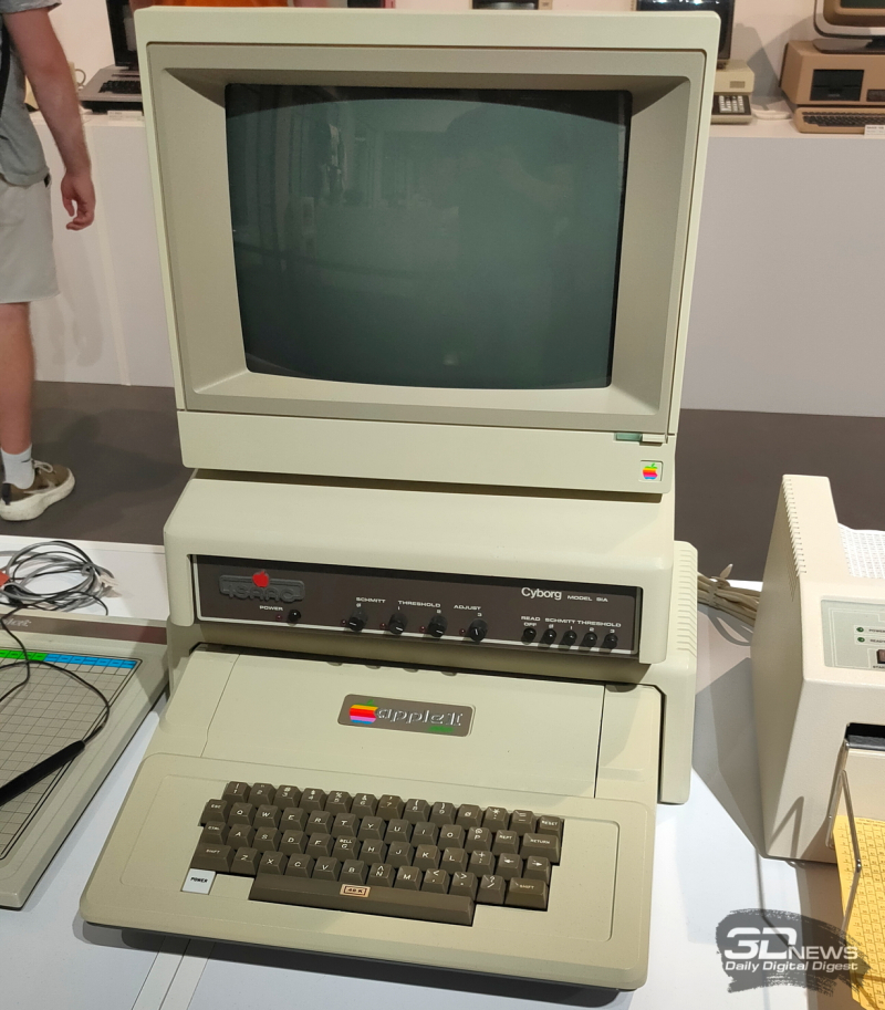  Apple II Plus 