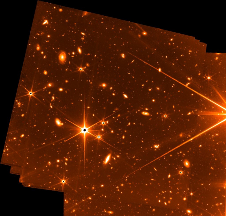 Телескоп «Джеймс Уэбб» передал на Землю снимок звёзд и галактики, который не должен был сохраниться