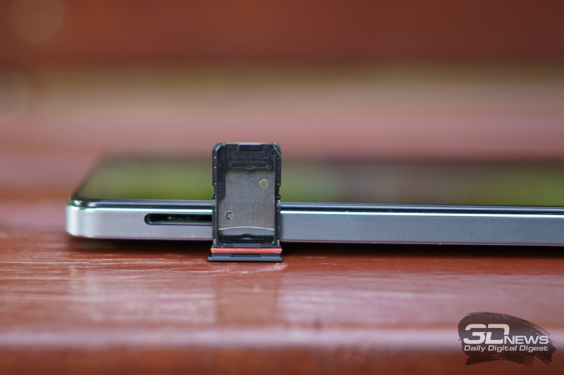  Слот для двух карточек nano-SIM и/или одной карточки MicroSD 