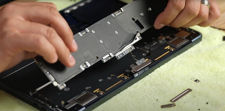 Блогер показал, как за $15 можно легко исправить проблему быстрого перегрева нового MacBook Air на чипе Apple M2