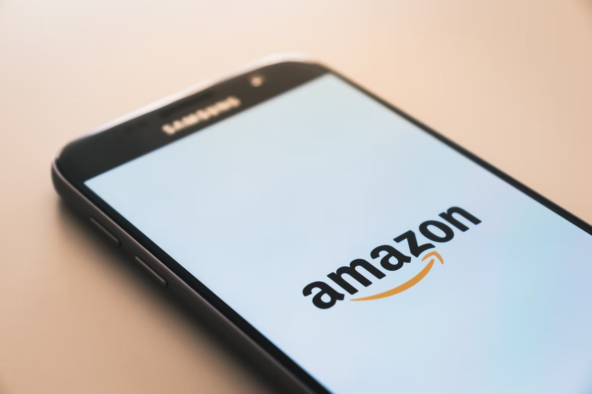 Amazon подала в суд на тысячи администраторов групп F******k за организацию торговли фейковыми отзывами