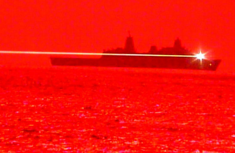   Испытание твердотельного боевого лазера. Источник изображения: US Navy 
