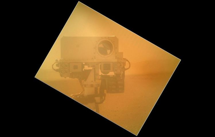  Одно из первых селфи Curiosity, сделанное 7 сентября 2012 года / Источник изображения: NASA / JPL-Caltech / Malin Space Science Systems 