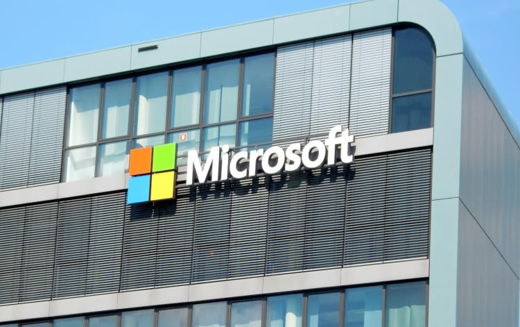 Microsoft в срочном порядке отказалась от услуг сотен подрядчиков