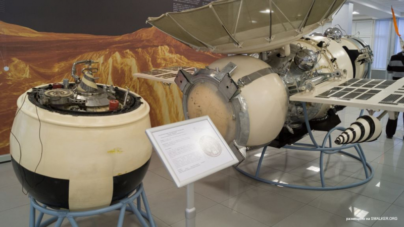  Спускаемый аппарат “Венеры-8” и станция типа 3МВ в музее НПО имени Лавочкина 