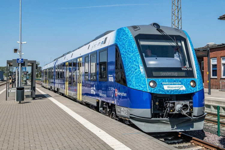 В Германии стартовали массовые пассажирские перевозки на водородных поездах Coradia iLint