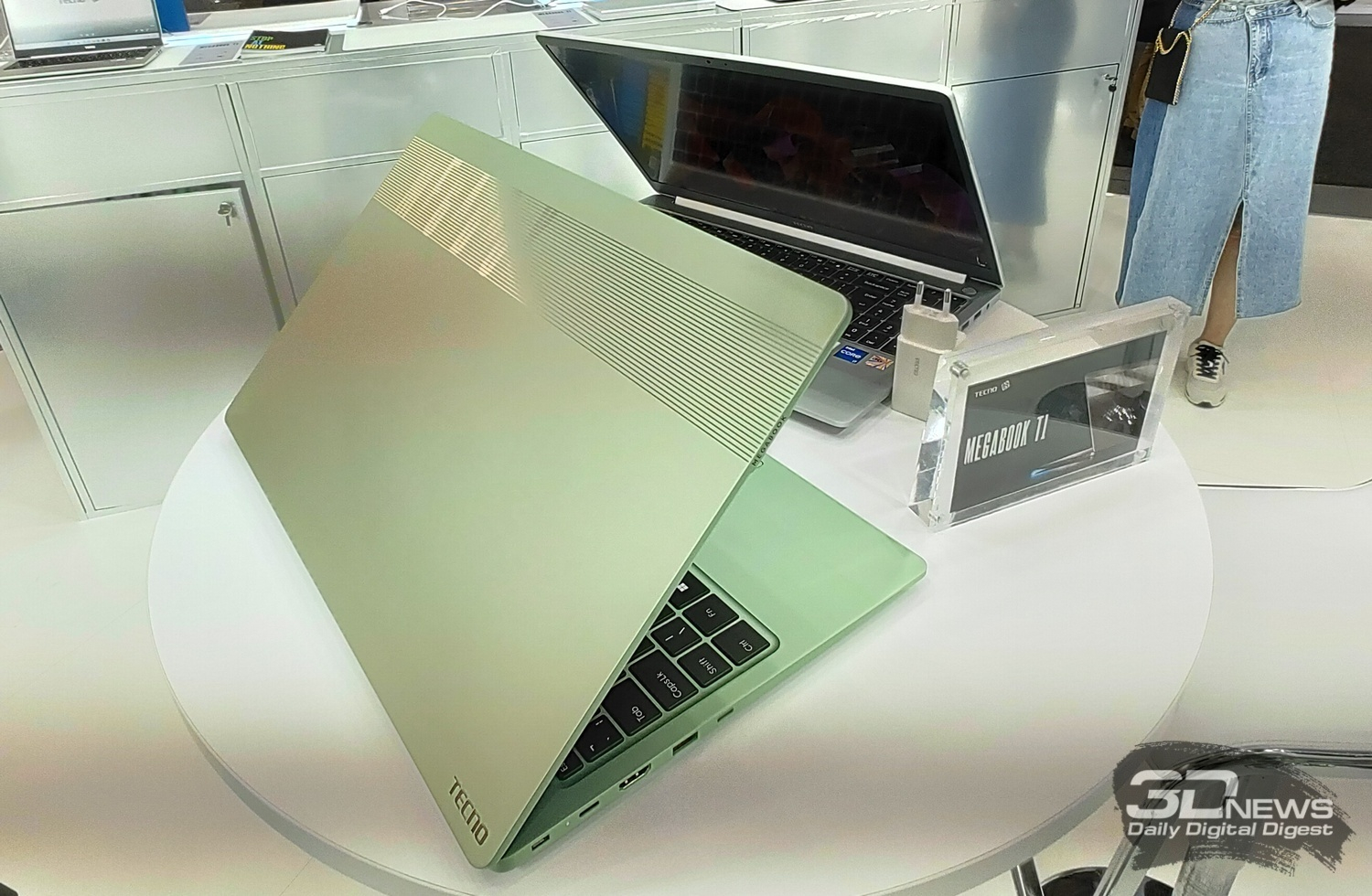 Tecno megabook t1 amd. MEGABOOK t1. Ноутбук Техно Мегабук т1. Ноутбук Tecno MEGABOOK 15,6. Ноутбук Tecno MEGABOOK t1 зеленый.