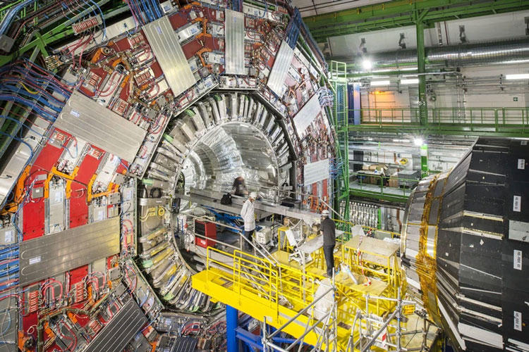 ЦЕРН готовится к аварийным отключениям энергии в Европе  Большой адронный коллайдер нужно уберечь от повреждений
