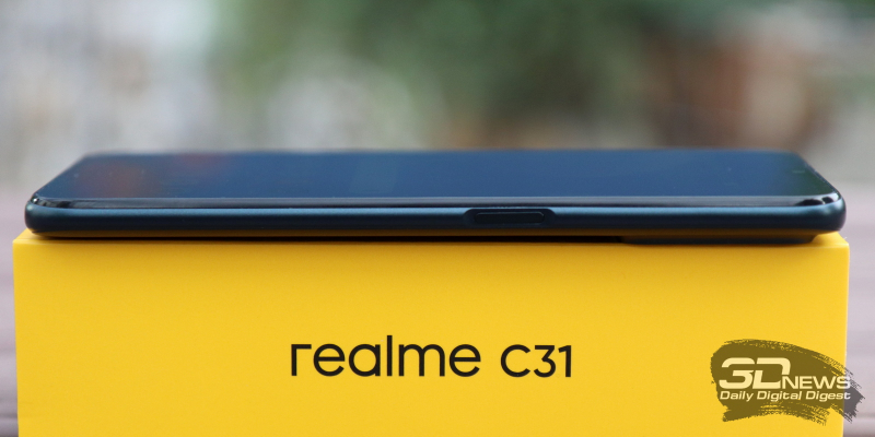  realme C31, правая грань: клавиша питания со встроенным сканером отпечатков пальцев 