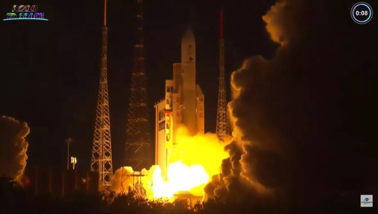Ракета Ariane 5 доставила на орбиту огромный 6,4-тонный спутник связи Eutelsat