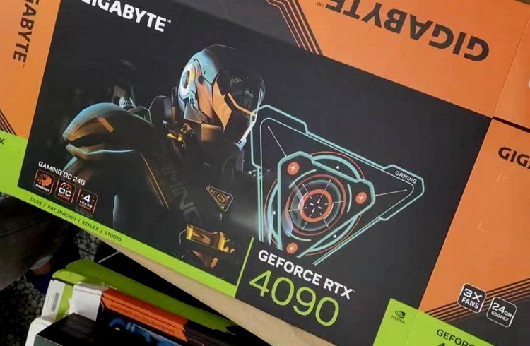The box of huge GeForce RTX 4090 in Gaming OC variant by Gigabyte got on the photo