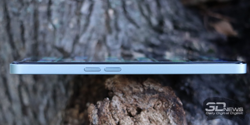  OnePlus Ace, левая грань: две клавиши регулировки громкости/спуска затвора камеры 