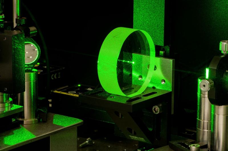  Лазерная техника давно применяется в оптике для дефектоскопии на сверхмалых масштабах, — вот почему источники когерентного излучения так быстро и прочно вошли в область фотолитографии (источник: Fraunhofer Institute) 