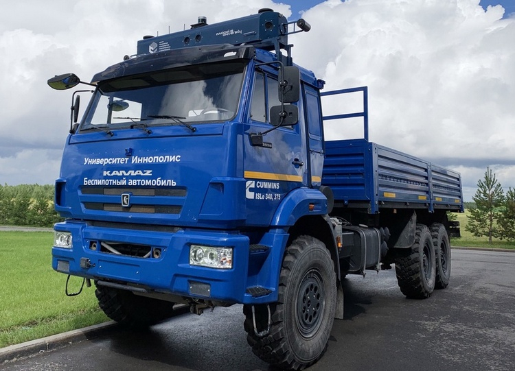 «Сберавтотех» и «Камаз» заявили, что готовы выпустить беспилотные грузовики на дороги общего пользования, но им пока не разрешают законы