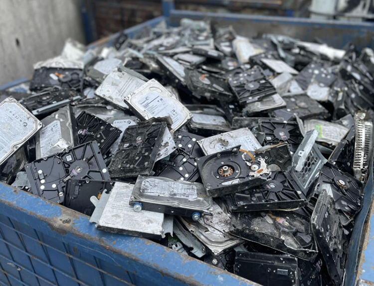 Бигтехи уничтожают HDD и SSD миллионами вместо того, чтобы просто стереть с них данные