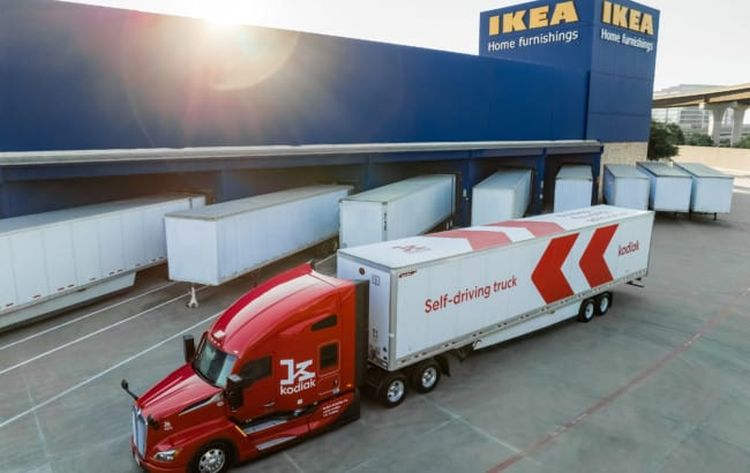 IKEA начала доставлять товары на беспилотных грузовиках Kodiak Robotics в Техасе