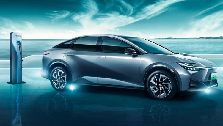 Toyota представила электрический седан bZ3 на китайских аккумуляторах BYD