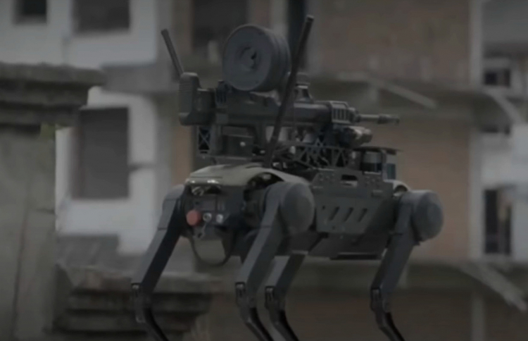 Китай показал, как боевая робособака с пулемётом на спине десантируется с дрона