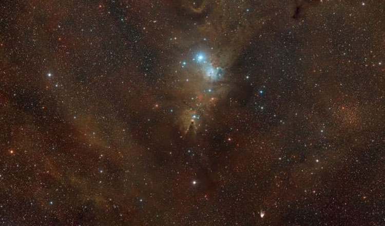  Туманность Конус в широком поле зрения (нажмите для увеличения). Источник изображения: ESO 