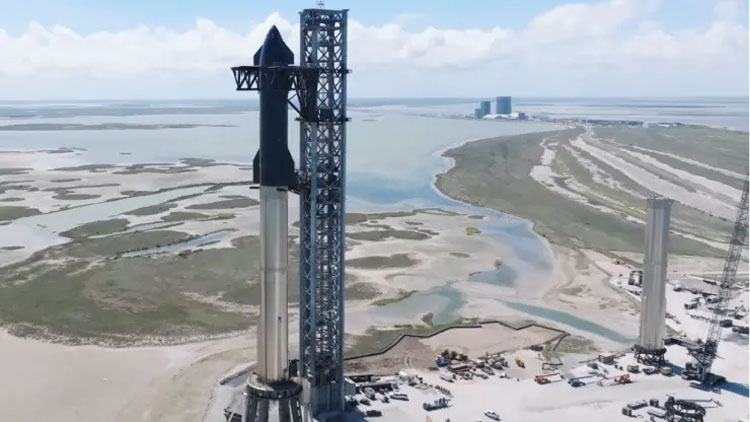 Надбавки персоналу и кадровые перестановки: SpaceX ускоряет подготовку к первому орбитальному запуску Starship
