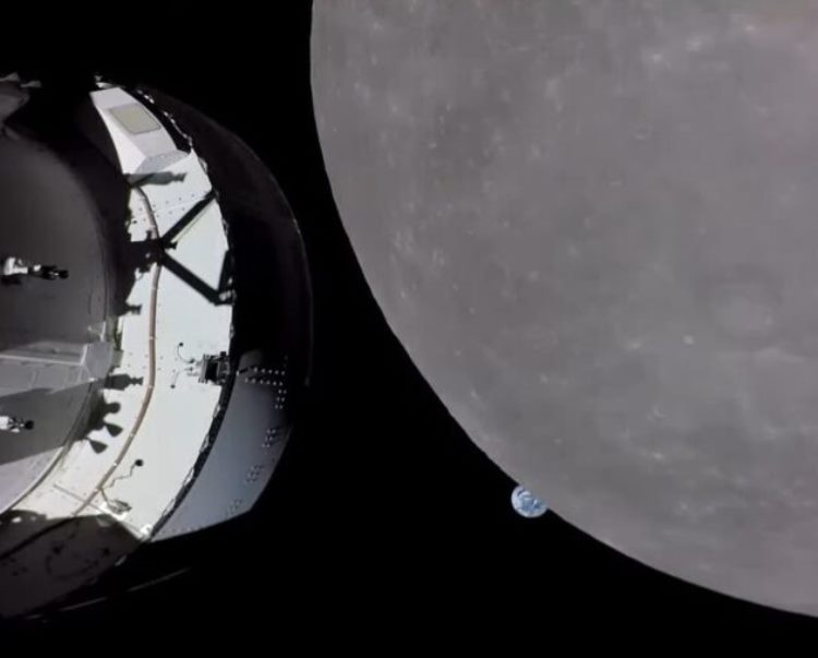 Корабль NASA Orion прислал свежие снимки Луны и Земли