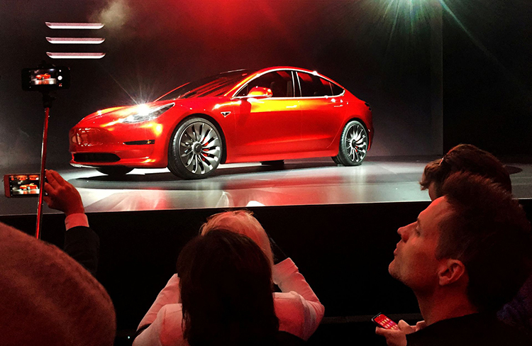 Tesla в следующем году обновит дизайн Model 3 — основные изменения будут в интерьере