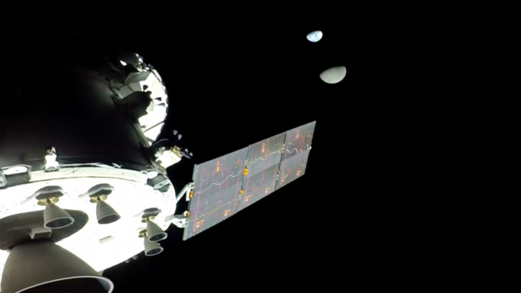 NASA Orion удалился от Земли на рекордное для таких кораблей расстояние