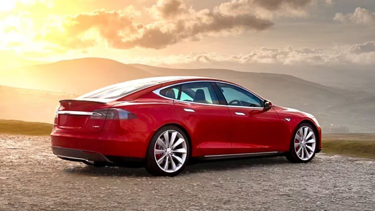 Tesla возобновила поставки Model X и Model S в Европу после почти двухлетнего перерыва