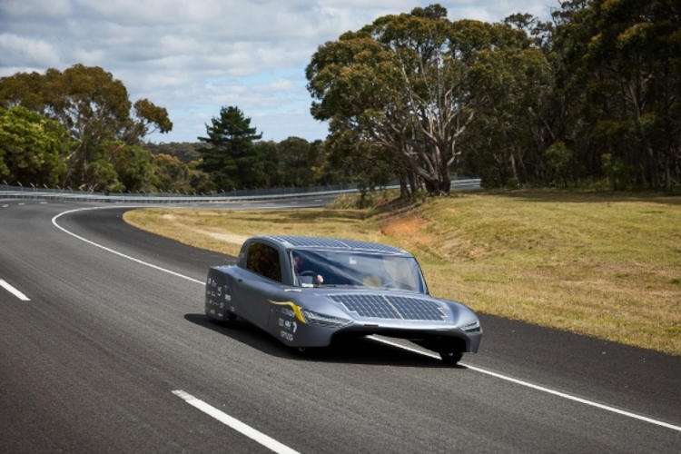 Электромобиль на солнечных батареях Sunswift 7 побил рекорд скорости для дистанции 1000 км
