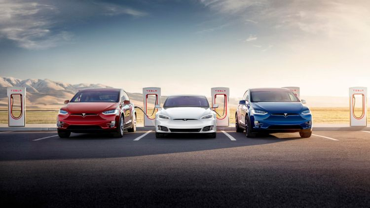 Клиентам в США компания Tesla предлагает электромобили со скидками до $7500