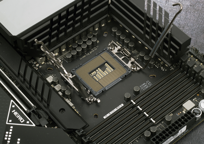  Разъемы для установки процессоров для массовых платформ все увеличиваются и увеличиваются (как у Intel, так и AMD) — вслед за LGA1700 на авансцену выйдет сокет LGA1851 