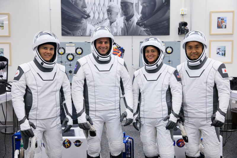  Экипаж Crew Dragon: Анна Кикина, Джош Кассада, Николь Манн, Коити Ваката. Фото NASA 