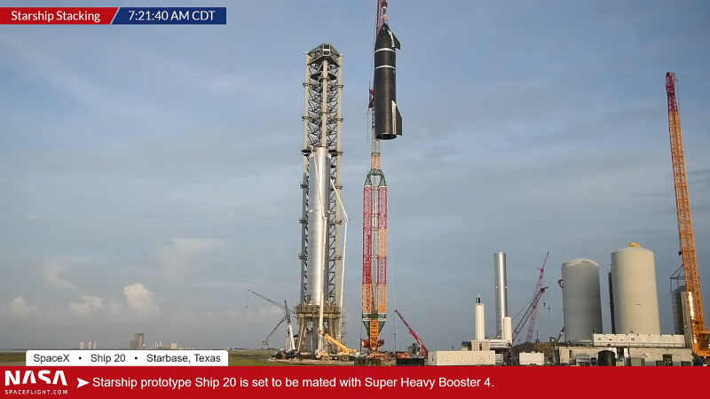  Стыковка корабля SN20 с первой ступенью B4. Фото SpaceX, 2021 год 