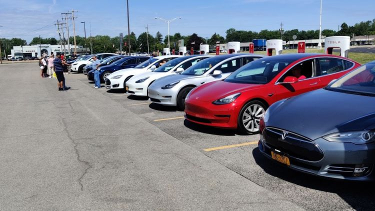 Tesla вряд ли сможет по итогам года увеличить объёмы поставок электромобилей в полтора раза