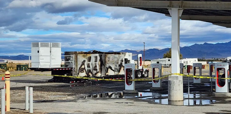 Передвижная зарядная станция Tesla Megapack сгорела в Калифорнии