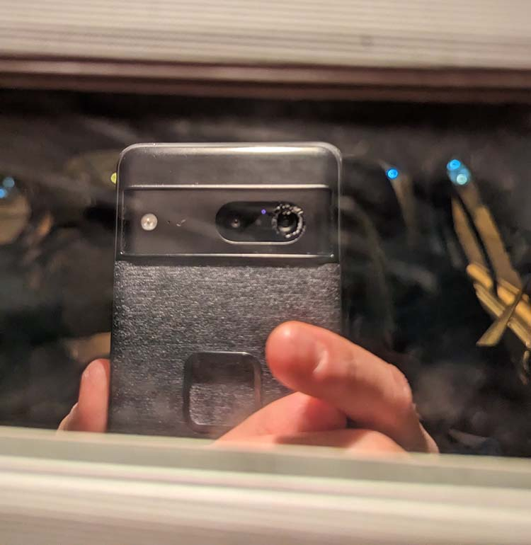 Владельцы смартфонов Pixel 7 жалуются на самопроизвольное разрушение стекла объектива камеры