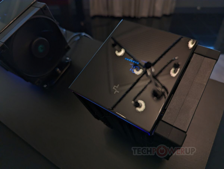 DeepCool показала воздушные кулеры с ЖК-экранами и флагманскую модель Assassin IV