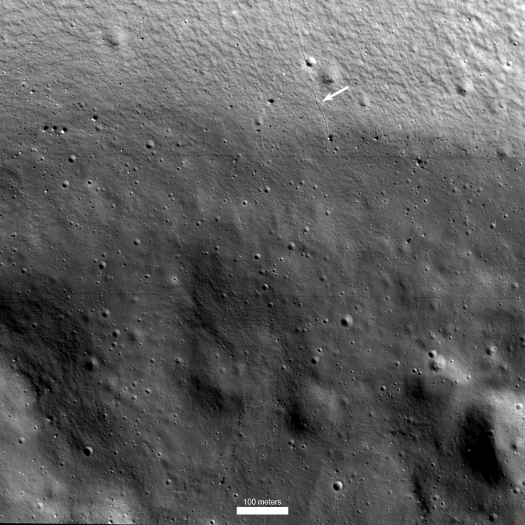 Первая лунная миссия Южной Кореи прислала фото области Луны, где никогда не светит Солнце